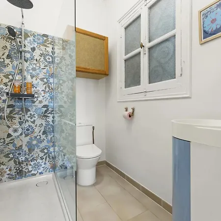 Logement Tout Equipes Au Centre Historique De Beaucaire - Baobab